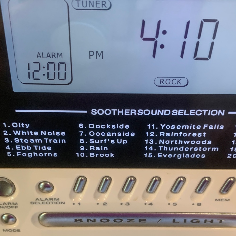 Sharper Image AM/FM Alarm Clock Sound Soother 20 for iPod/MP3 Players - Picture 10 of 13
